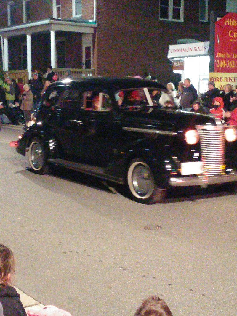 Illustration for article titled Halloween Parade Car Show Photodump